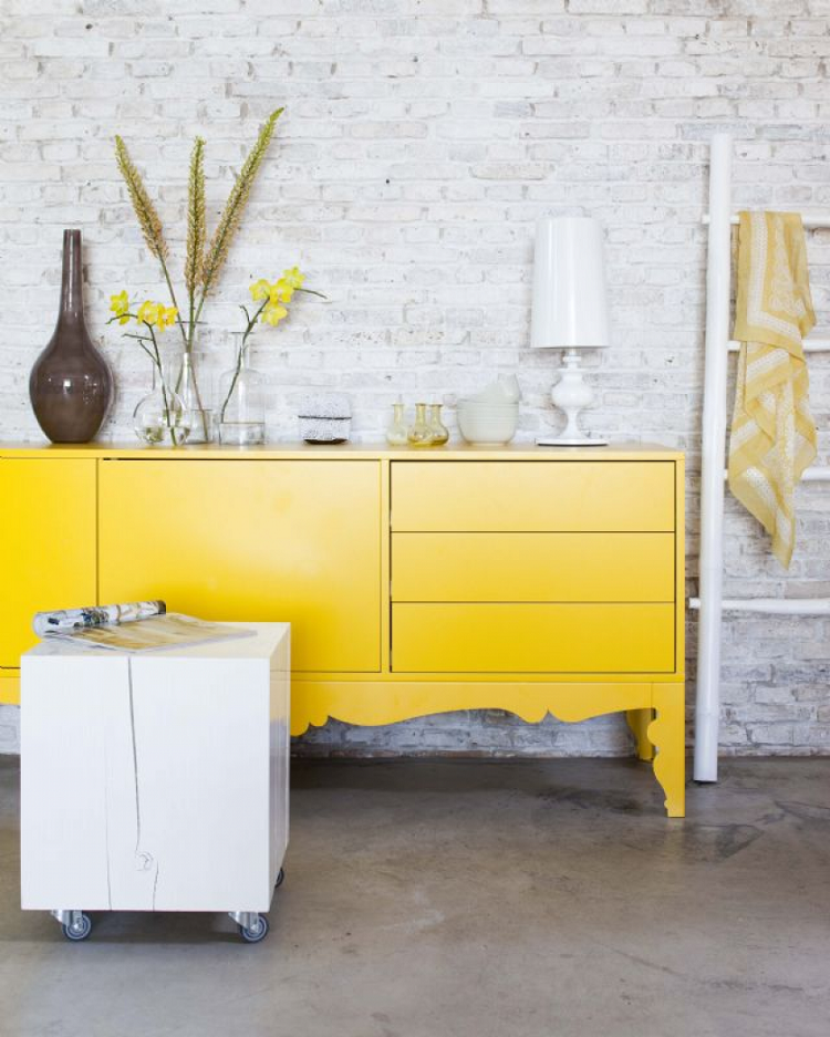 How To Decorate With Yellow Accents Using Buffets And Cabinets (1)